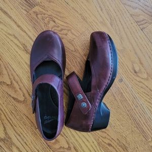 Size 8 Dansko clogs
